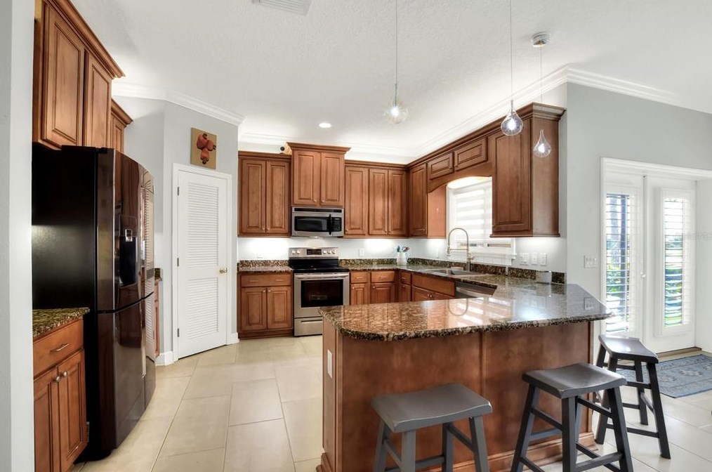 6805 Lake Eaglebrooke Dr, Lakeland FL  33813-5667 exterior