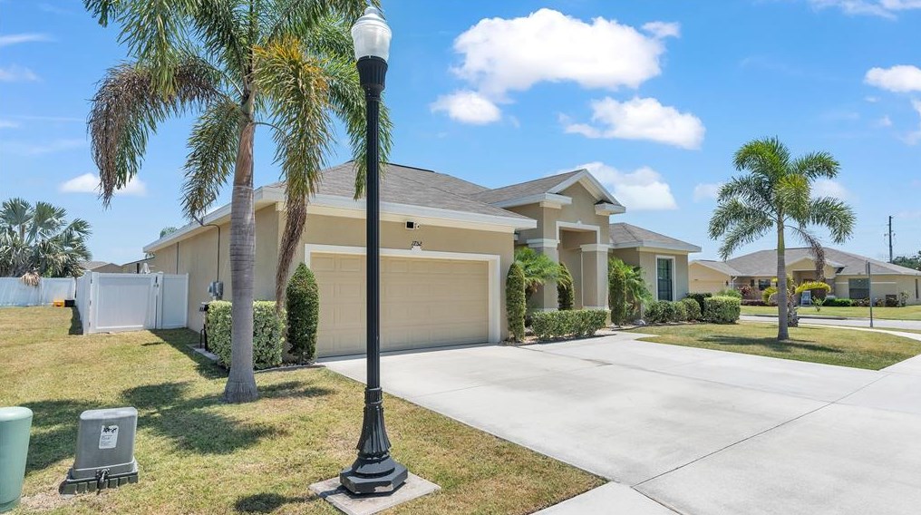 1752 Williamsburg Dr, Bartow FL  33830-6507 exterior