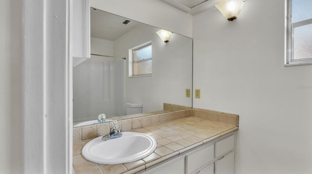 5015 Cimarron Dr, Lakeland FL  33813-2552 exterior