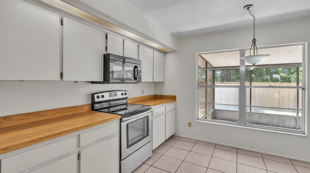 5015 Cimarron Dr, Lakeland FL  33813-2552 exterior