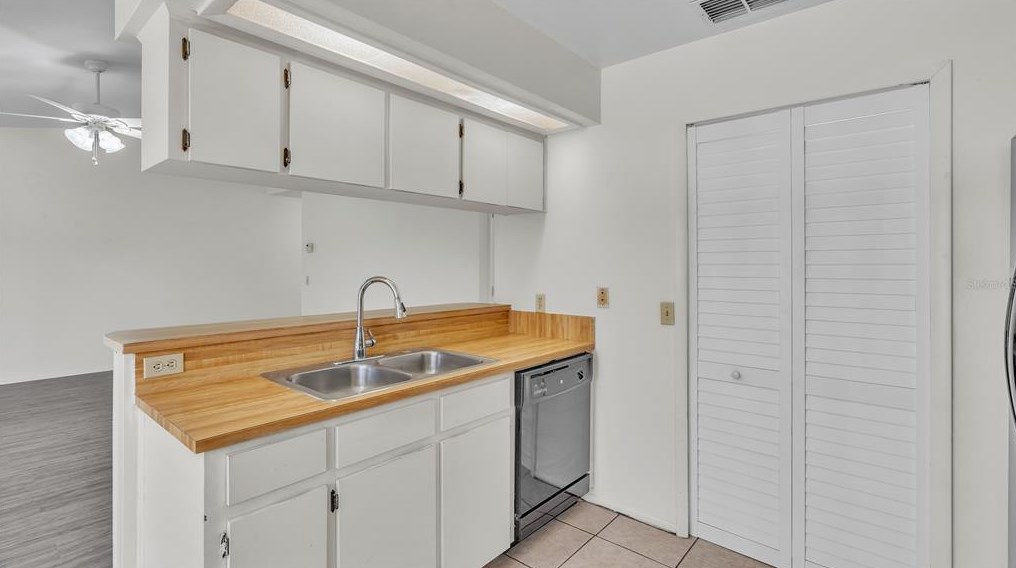 5015 Cimarron Dr, Lakeland FL  33813-2552 exterior