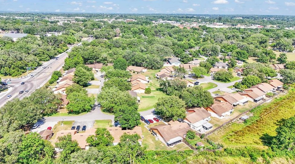 5015 Cimarron Dr, Lakeland FL  33813-2552 exterior