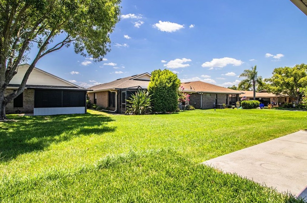 763 Martinique Cir, Lakeland FL  33803-5629 exterior