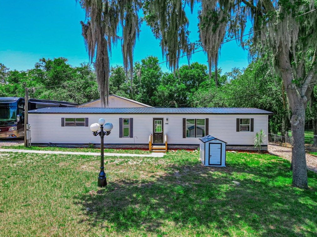 4418 Sunnyside Dr, Fruitland Park FL  34731-5609 exterior