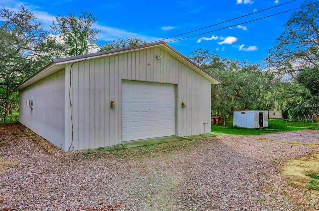 4418 Sunnyside Dr, Fruitland Park FL  34731-5609 exterior