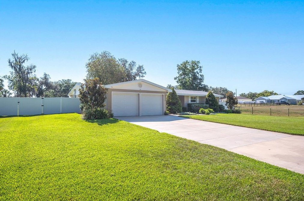 4926 Dunn Rd, Lakeland FL  33812-4233 exterior