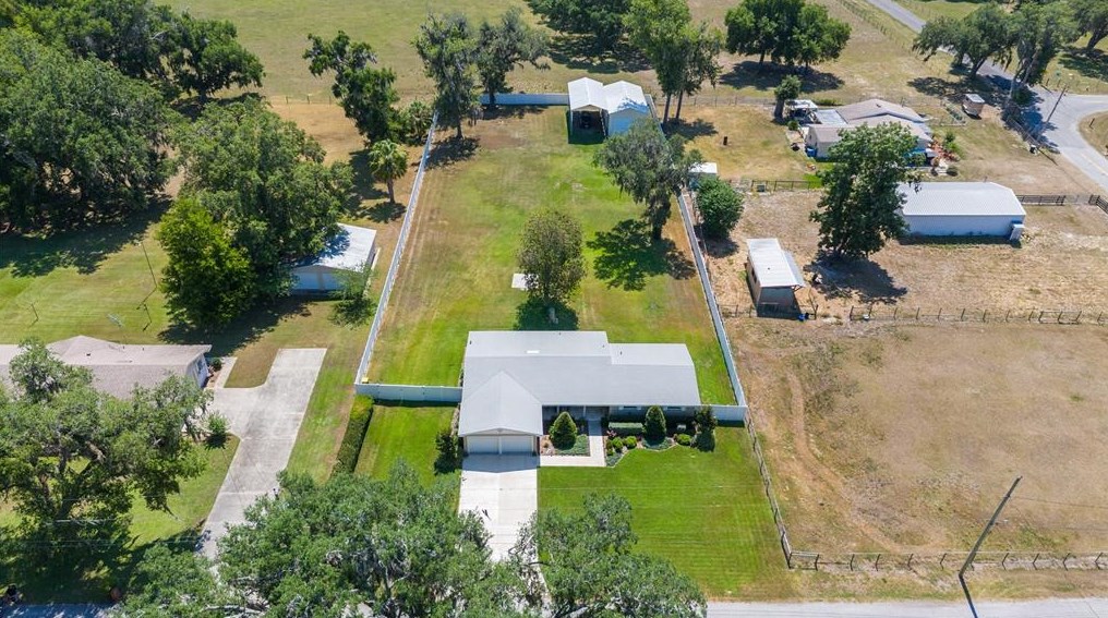 4926 Dunn Rd, Lakeland FL  33812-4233 exterior