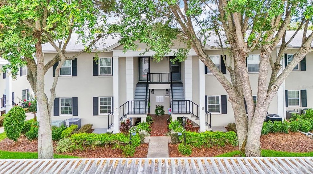 689 Lake Howard Dr, Winter Haven FL  33881-0031 exterior