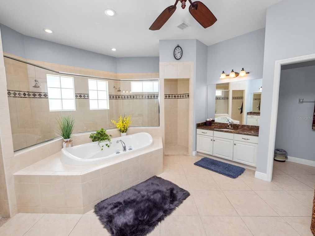 800 Osprey Lndg Dr, Lakeland FL 33813-4686 exterior