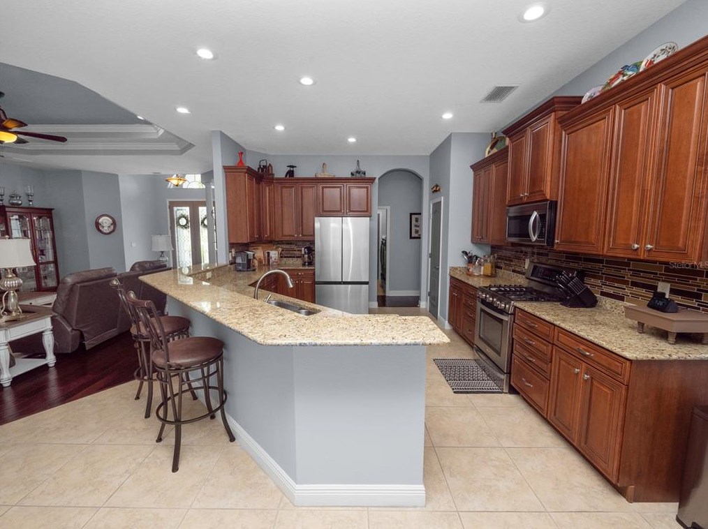 800 Osprey Lndg Dr, Lakeland FL 33813-4686 exterior