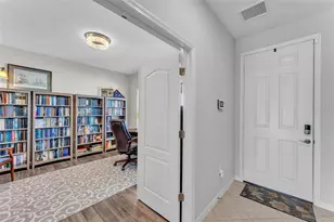 7048 White Willow Ct, Sarasota, FL 34243 - Photo 13
