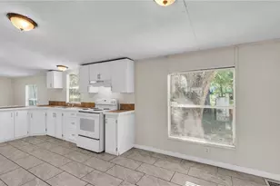 8638 Gibson Oaks Dr, Lakeland, FL 33809 - Photo 5