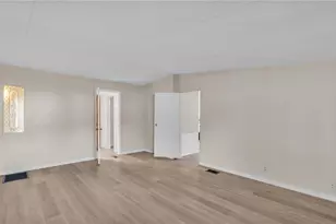 8638 Gibson Oaks Dr, Lakeland, FL 33809 - Photo 9