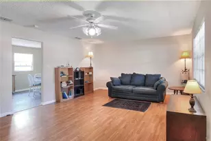 6070 Hilltop Ln E, Lakeland, FL 33809 - Photo 7