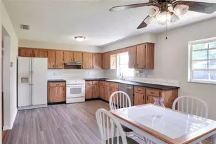 6070 Hilltop Ln E, Lakeland, FL 33809 - Photo 9