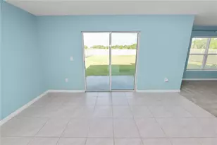 8009 Sail Clover Ln, Zephyrhills, FL 33540 - Photo 7