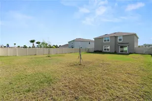 8009 Sail Clover Ln, Zephyrhills, FL 33540 - Photo 33