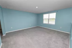8009 Sail Clover Ln, Zephyrhills, FL 33540 - Photo 17