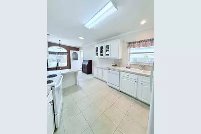 814 Forest Lake Drive, Lakeland, FL 33809 - Photo 13