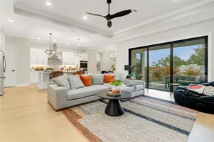 5390 Clubhouse Hills Ln, Lakeland, FL 33812 - Photo 5