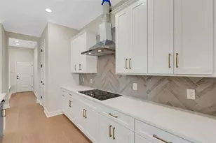 5390 Clubhouse Hills Ln, Lakeland, FL 33812 - Photo 9