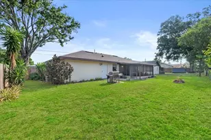 4219 Sunny Land Dr, Lakeland, FL 33813 - Photo 3