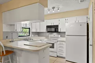 4219 Sunny Land Dr, Lakeland, FL 33813 - Photo 5