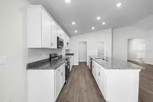 35452 Darlington Grv Dr, Zephyrhills, FL 33541 - Photo 5