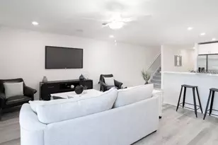 2750 Walden Town Cir, Plant City, FL 33566 - Photo 9