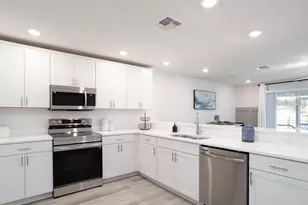 2750 Walden Town Cir, Plant City, FL 33566 - Photo 5