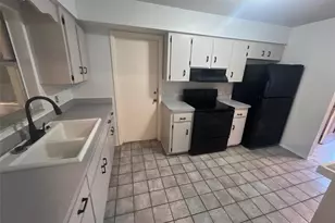 2362 Delrose Dr E, Lakeland, FL 33805 - Photo 5