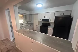 2362 Delrose Dr E, Lakeland, FL 33805 - Photo 7