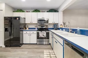 135 Wild Palm Dr, Bradenton, FL 34210 - Photo 3