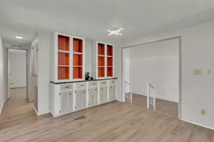 34704 Sweetpea Ln, Zephyrhills, FL 33541 - Photo 9