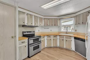 34704 Sweetpea Ln, Zephyrhills, FL 33541 - Photo 5