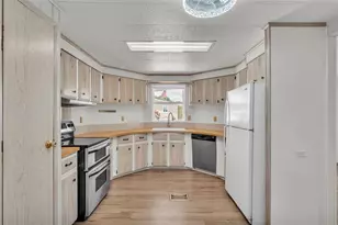 34704 Sweetpea Ln, Zephyrhills, FL 33541 - Photo 7