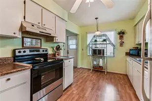 2324 Sea Island Circle S, Lakeland, FL 33810 - Photo 5
