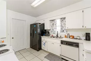1836 Prairie Dunes Cir N, Lakeland, FL 33810 - Photo 9