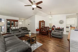1836 Prairie Dunes Cir N, Lakeland, FL 33810 - Photo 3