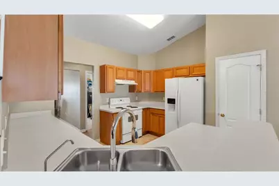 2756 Highlands Creek Drive, Lakeland, FL 33813 - Photo 9