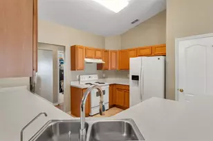 2756 Highlands Creek Dr, Lakeland, FL 33813 - Photo 9