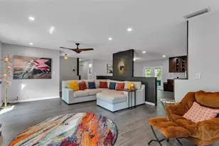 1722 High Point Dr, Lakeland, FL 33813 - Photo 5