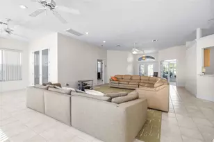 2692 Huntington Hills Dr, Lakeland, FL 33810 - Photo 5