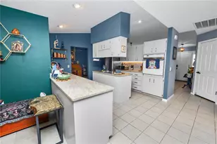 7411 Floral Cir E, Lakeland, FL 33810 - Photo 9