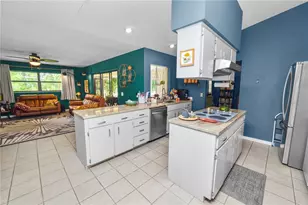 7411 Floral Cir E, Lakeland, FL 33810 - Photo 11