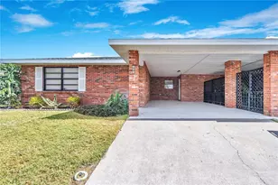 679 Lake Carolyn Cir, Lakeland, FL 33813 - Photo 1