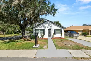 910 E Warren St, Plant City, FL 33563 - Photo 1