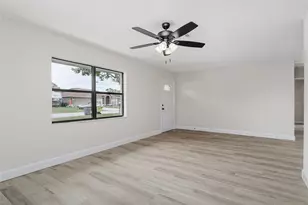 2405 Delrose Dr E, Lakeland, FL 33805 - Photo 3