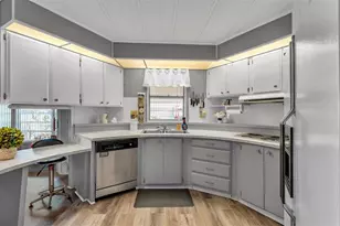 811 Elizabeth Ln, Lakeland, FL 33809 - Photo 3