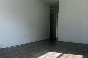 5939 Hilltop Ln E, Lakeland, FL 33809 - Photo 5